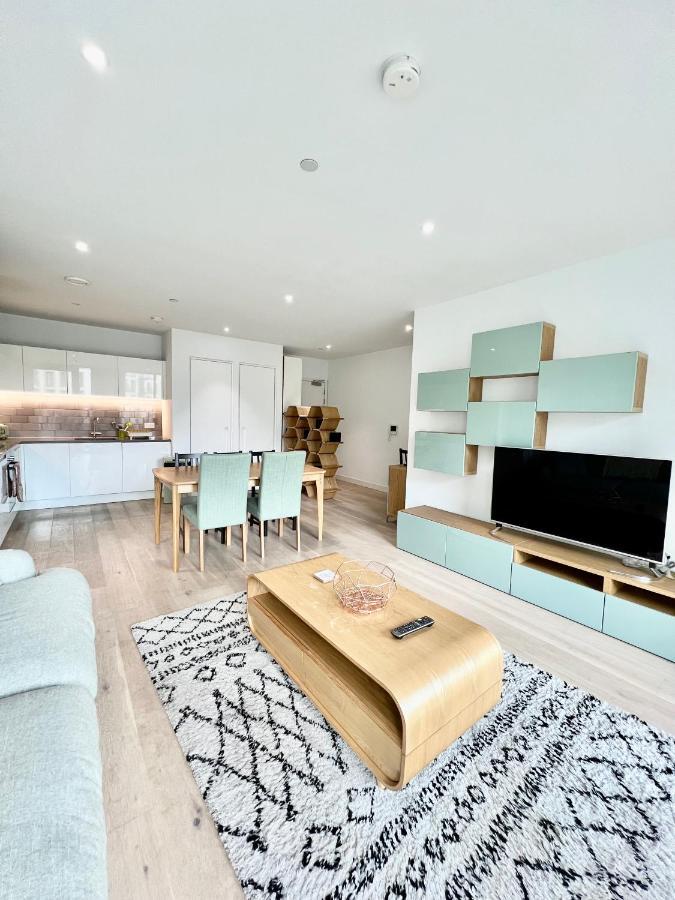 Luxury 2 Bedroom 2 Bathroom - Airport * Londres