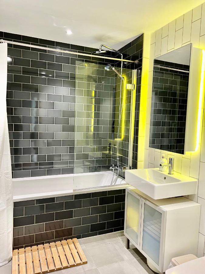 Luxury 2 Bedroom 2 Bathroom - Airport Apartamento
