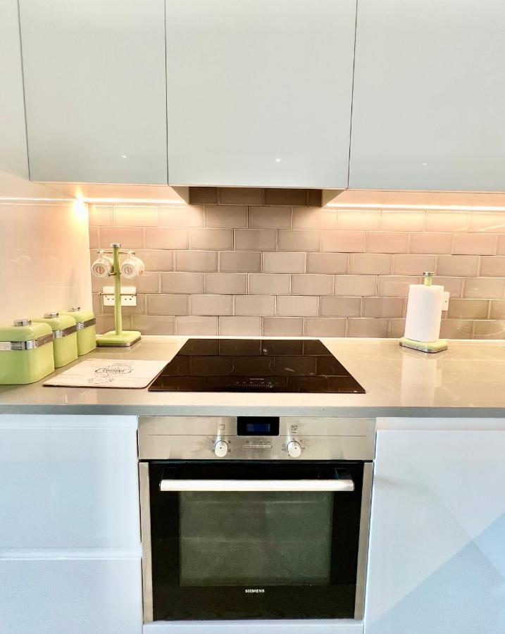 Luxury 2 Bedroom 2 Bathroom - Airport Appartement Londres